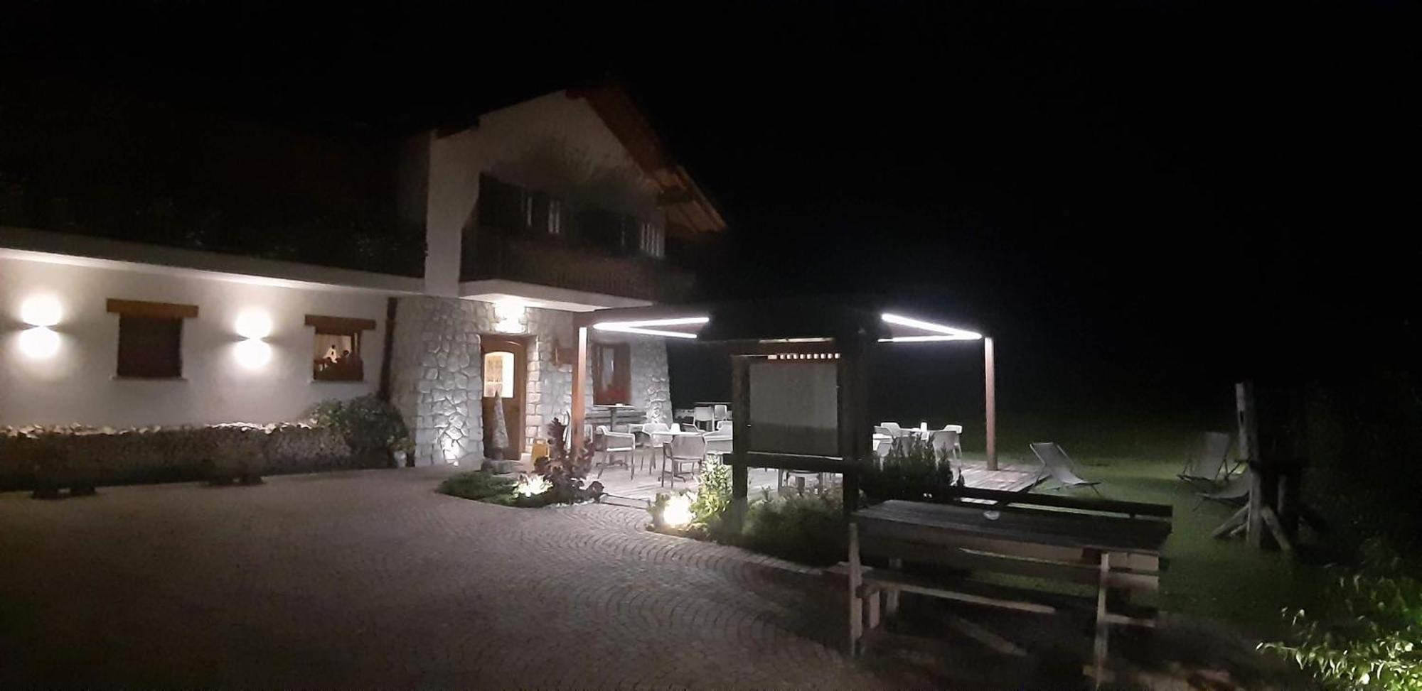 Albergo Chalet Abete Rosso Castello Tesino Esterno foto